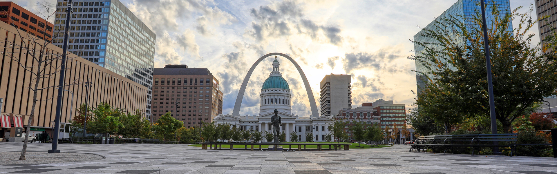 St. Louis' Old Courthouse framed beneath the Gateway Arch